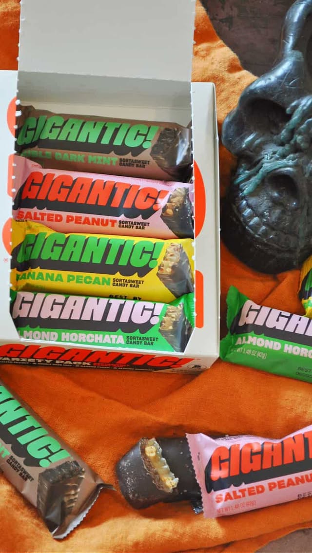 787 likes, 330 comments - rabbitandwolves on October 25, 2023: "CLOSED🍫 🎃HALLOWEEN PLANT-BASED CANDY BAR GIVEAWAY 🍫🎃 I’ve teamed up with @giganticcandy to giveaway a variety of delicious vegan candy bars to FIVE lucky winners!  HOW TO ENTER: 1. LIKE this post 2. FOLLOW @rabbitandwolves and @giganticcandy 3. TAG a friend BONUS! SHARE this post in your stories and tag both accounts for extra entries! Giveaway closes Friday 10/26 at 6pm PST. 18+, US only. This giveaway is in no way sponsored or endorsed by Instagram⁠.⁠  I used my Salted Peanut Bars to make this Vegan Candy Bar Pie! 🍫🍬🥧Click the link in my profile @rabbitandwolves to get the full recipe!  #vegancandy #plantbasedcandy #veganchocolate #vegandessert #plantbaseddessert #vegan #vegansofig #vegansofinstagram #vegangiveaway #candy #candybar #plantbased #chocolate #vegancommunity #veganfoodie".